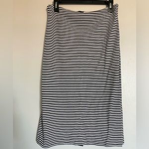 BANANA REPUBLIC black and white stripe pencil skirt.